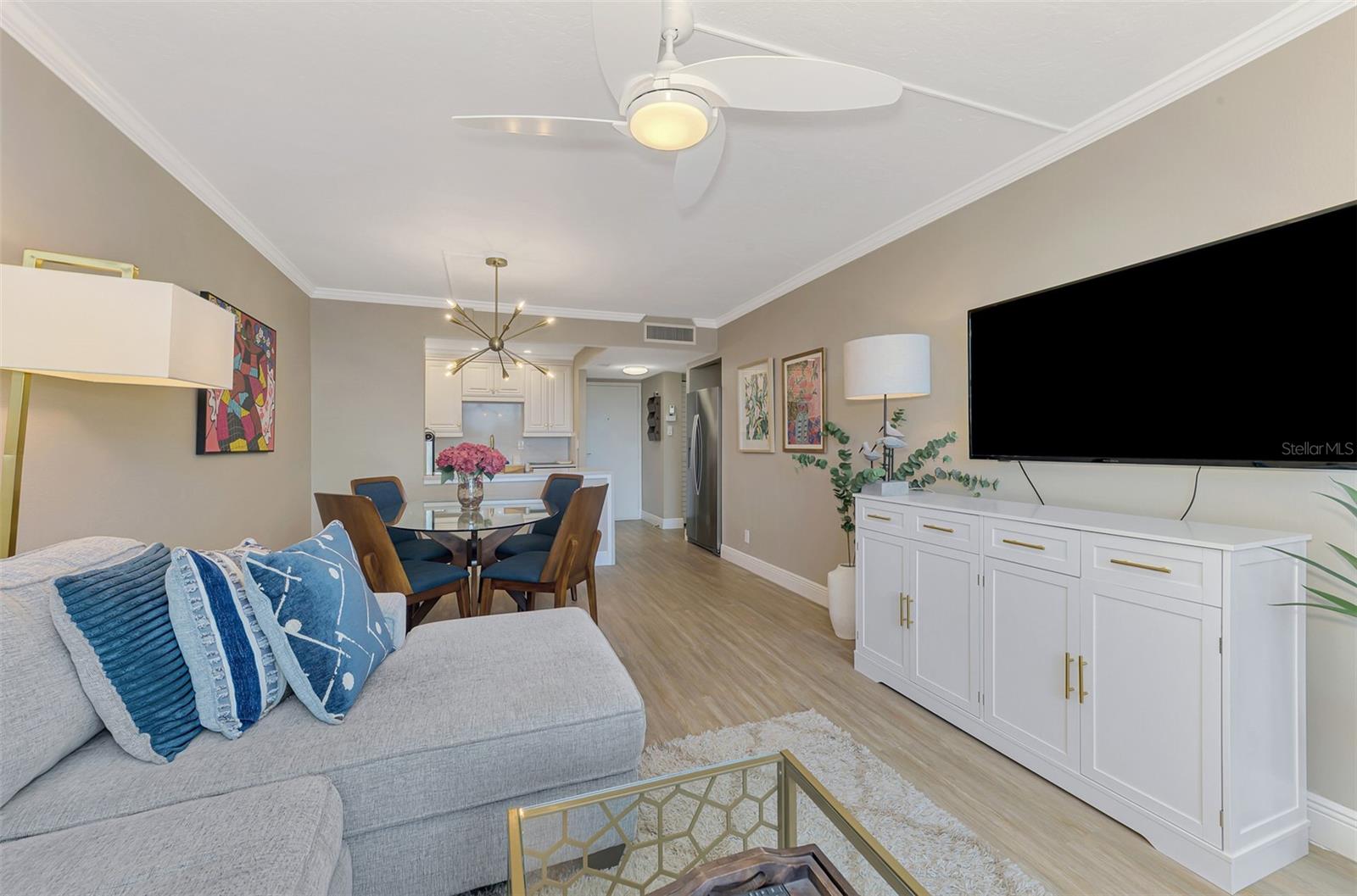 Image 11 of 40 For 5855 Midnight Pass Road 333