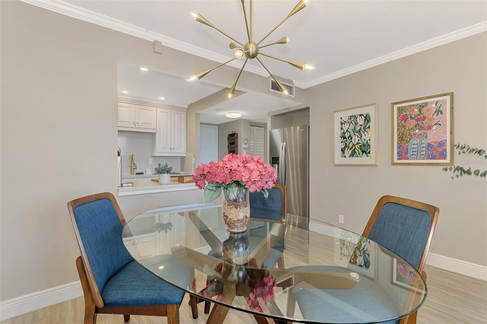 Image 13 of 40 For 5855 Midnight Pass Road 333