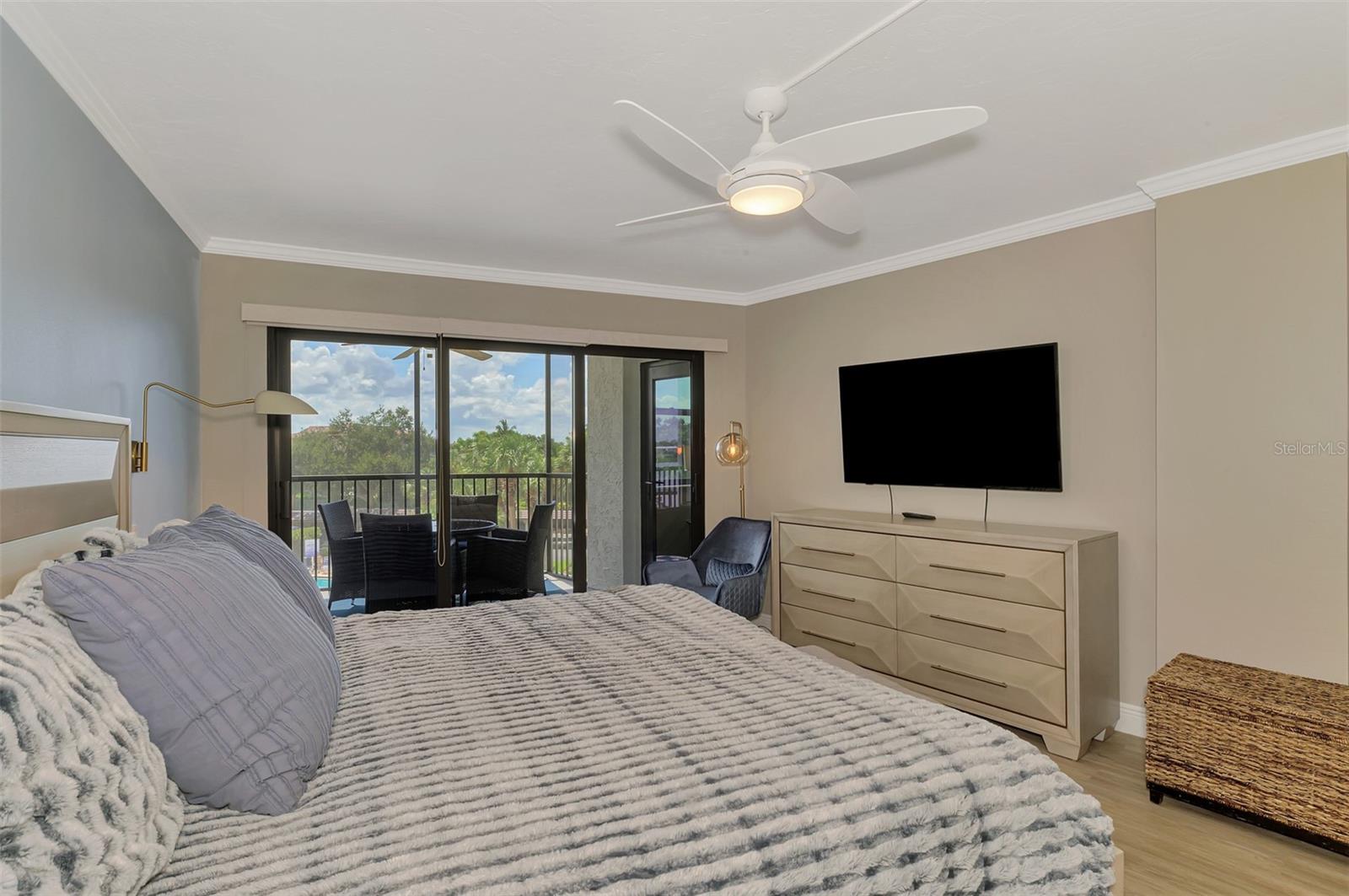 Image 22 of 40 For 5855 Midnight Pass Road 333