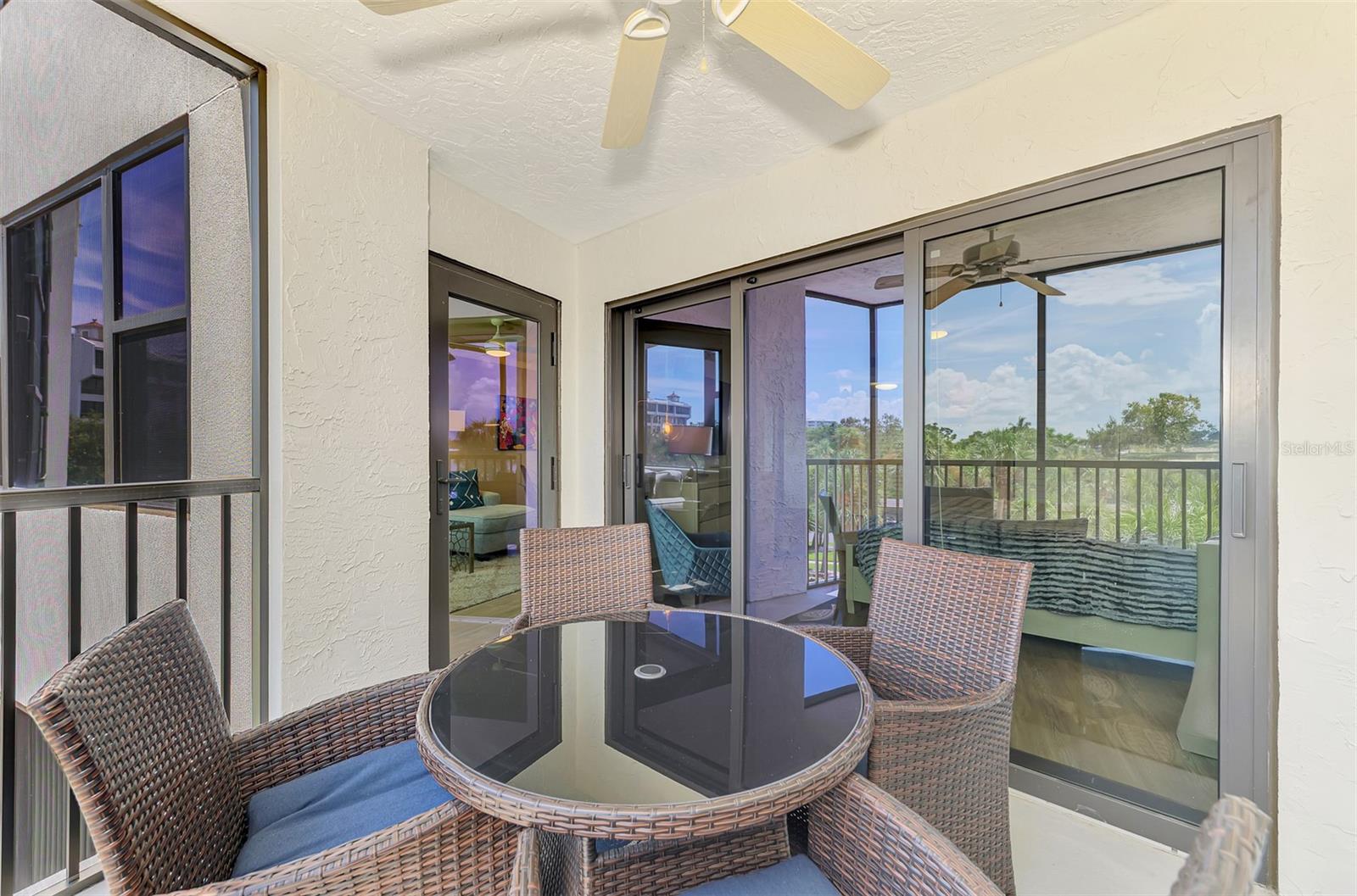 Image 28 of 40 For 5855 Midnight Pass Road 333