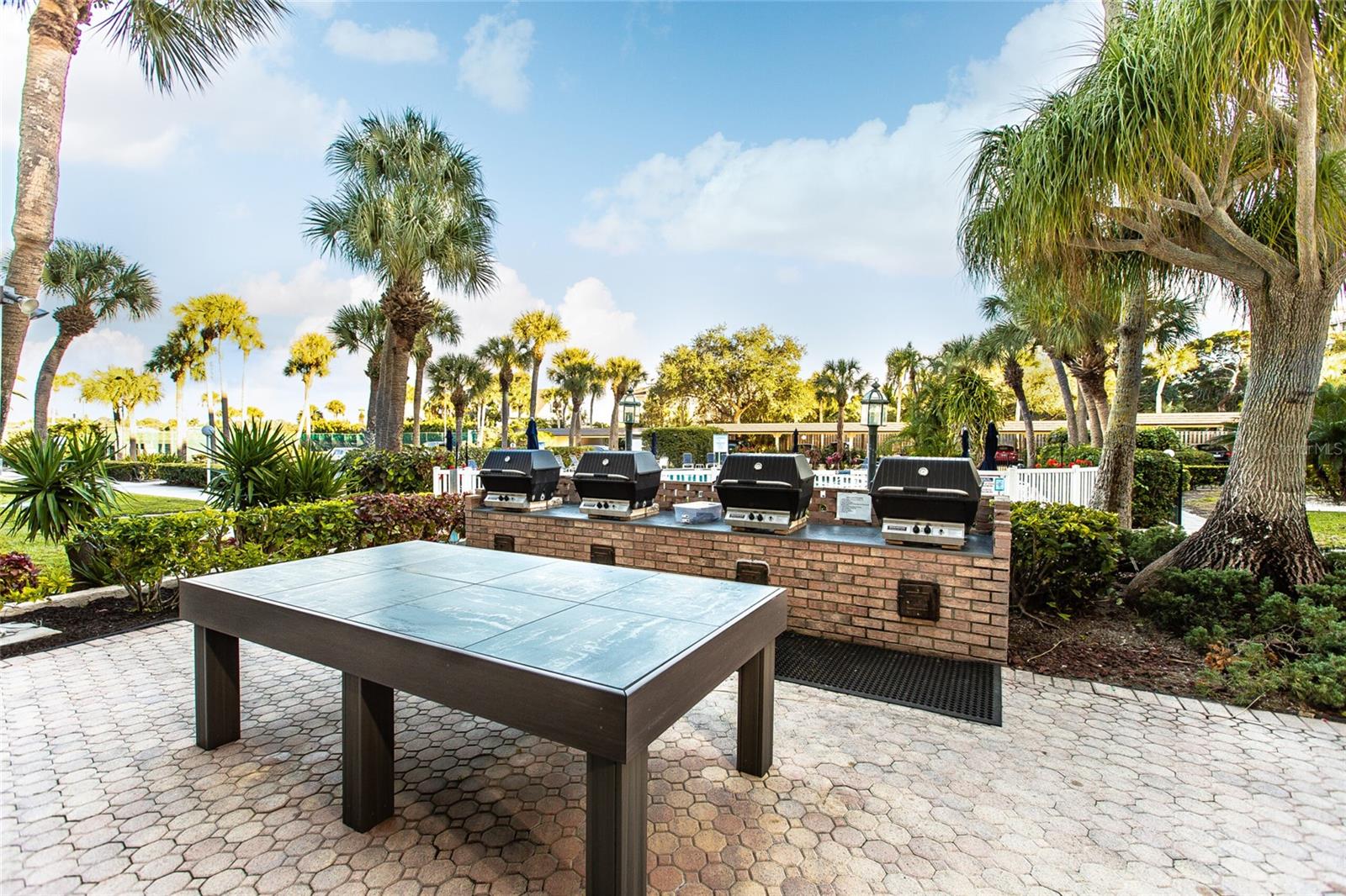 Image 31 of 40 For 5855 Midnight Pass Road 333