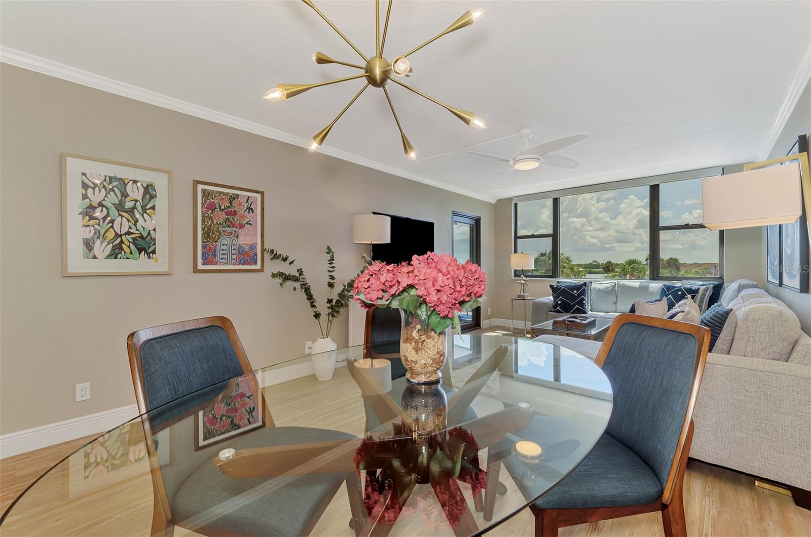 Image 6 of 40 For 5855 Midnight Pass Road 333