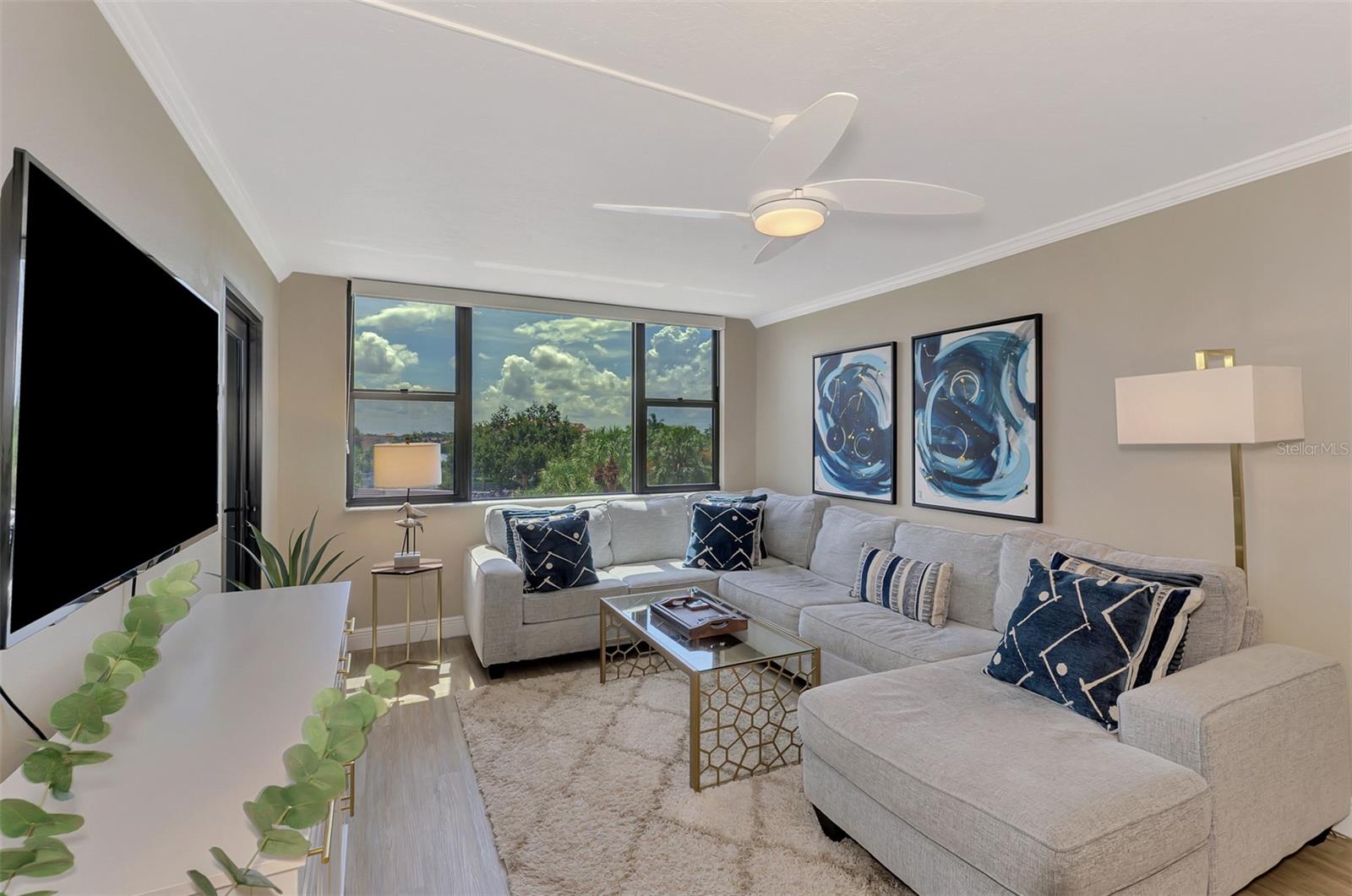 Image 7 of 40 For 5855 Midnight Pass Road 333