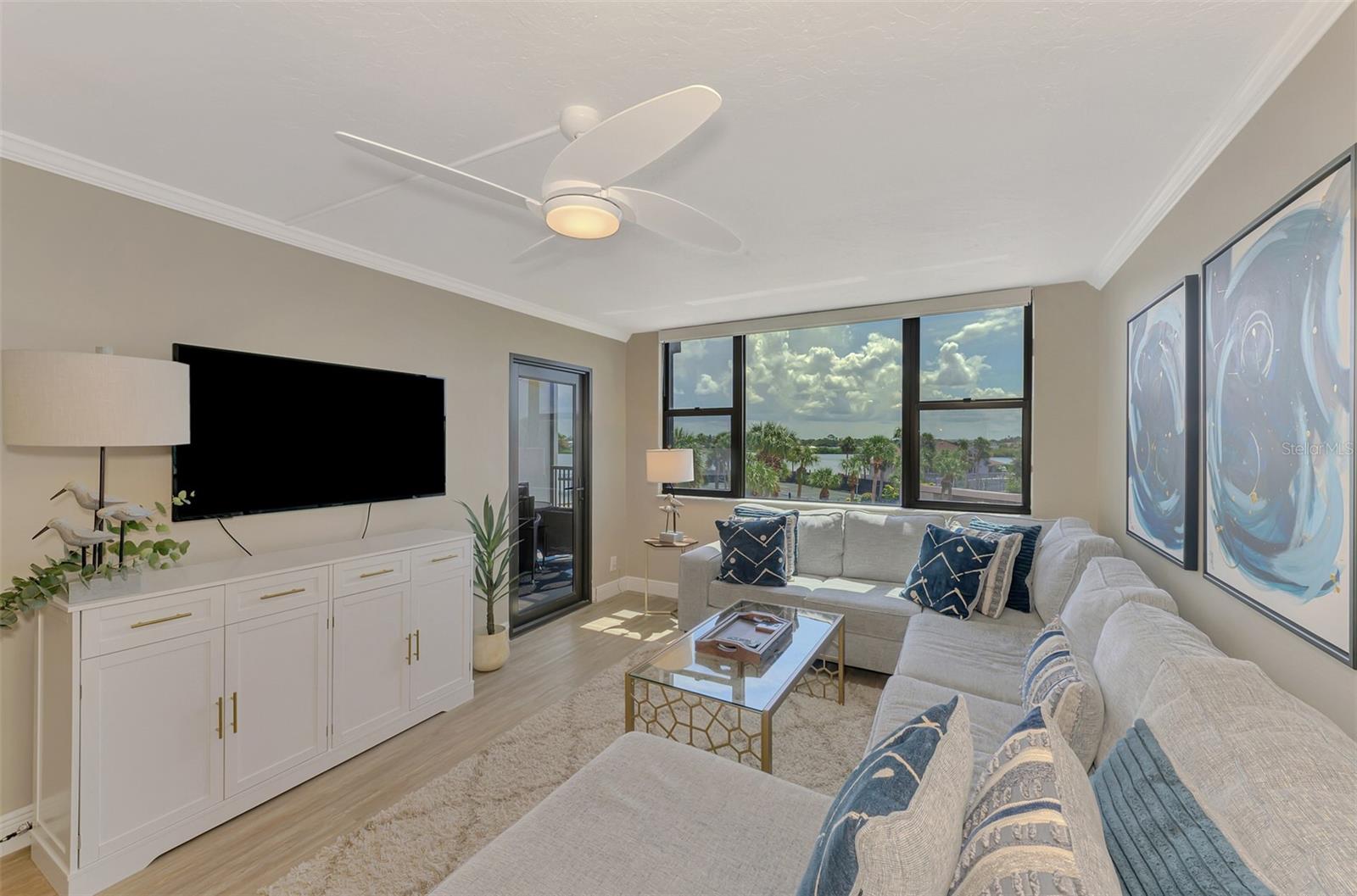 Image 8 of 40 For 5855 Midnight Pass Road 333