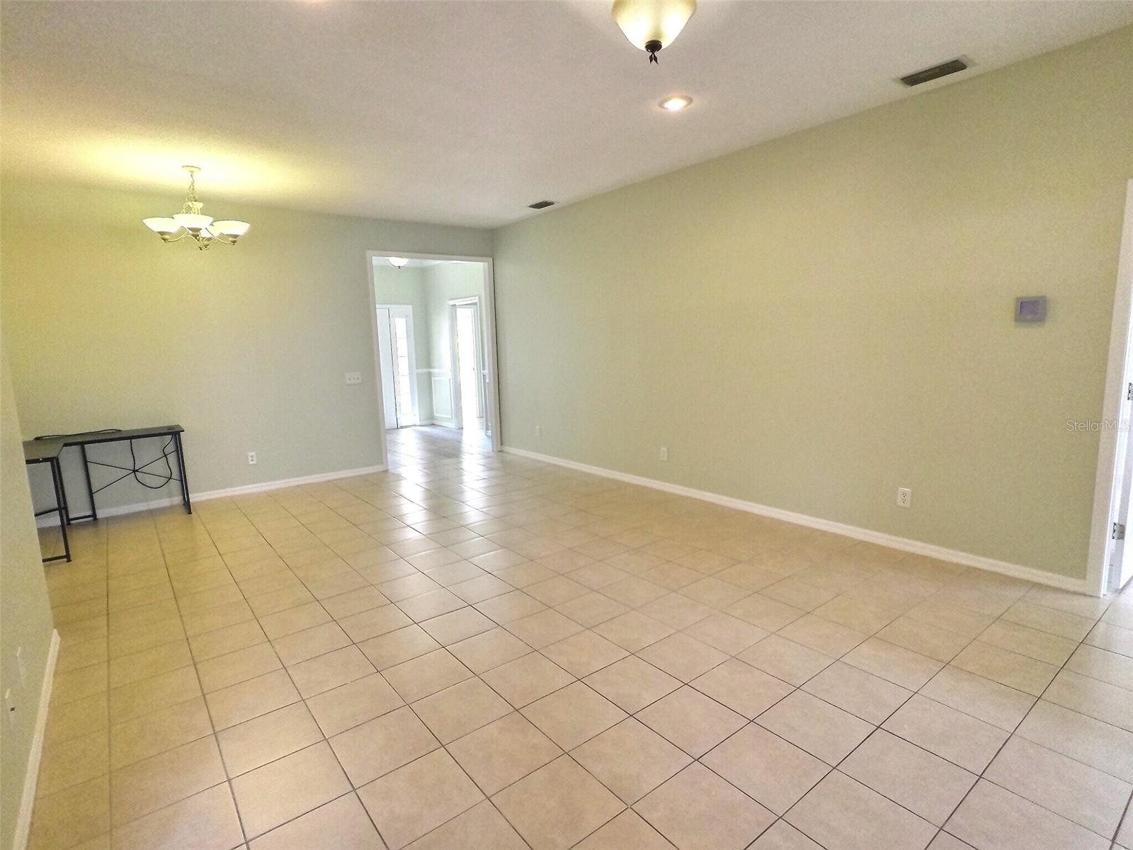 Image 4 of 19 For 339 Fareham Drive