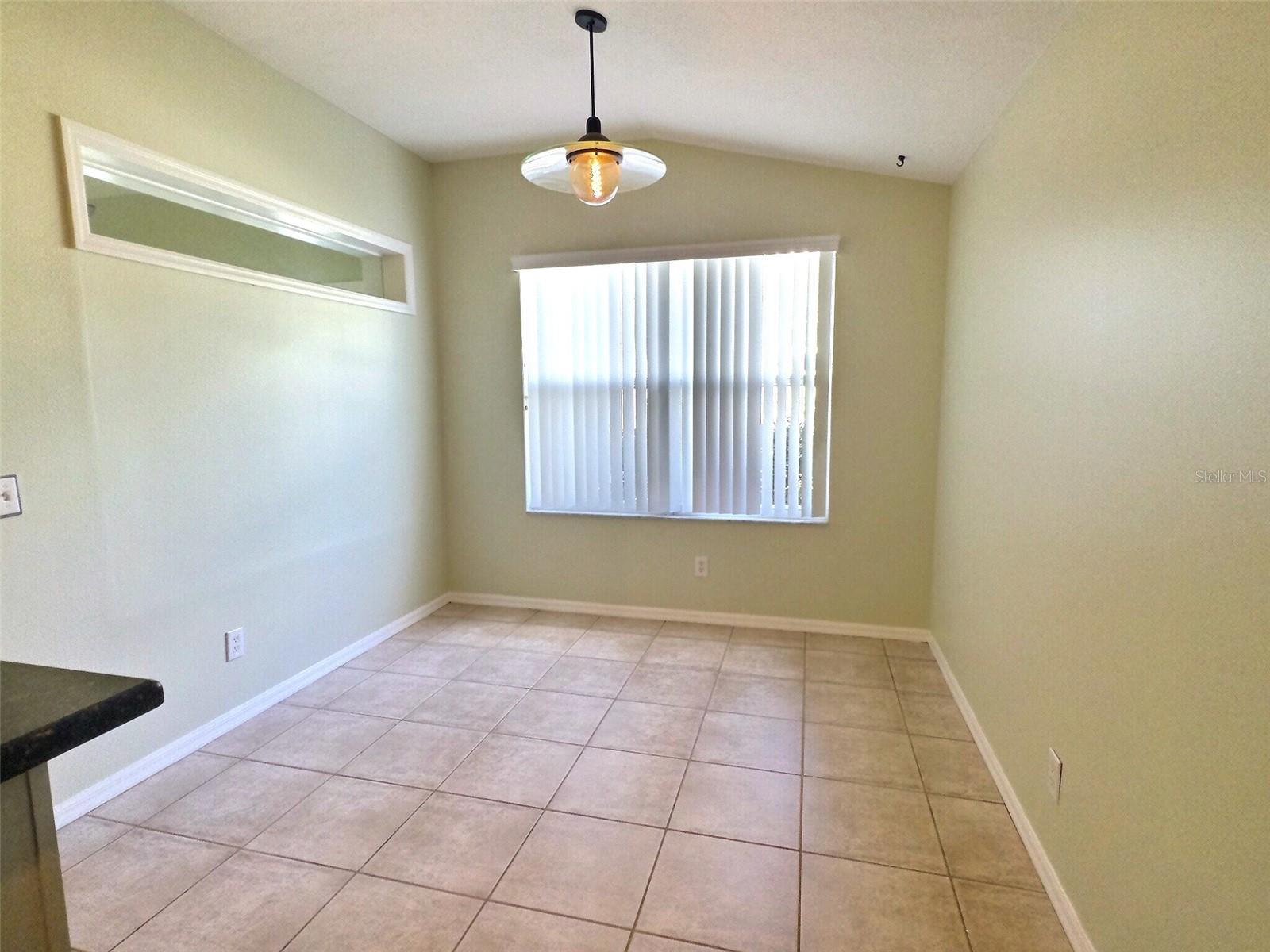 Image 7 of 19 For 339 Fareham Drive