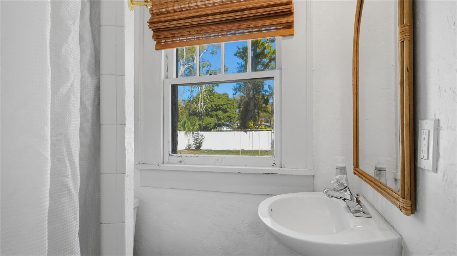 Image 24 of 48 For 2722 2nd Avenue W