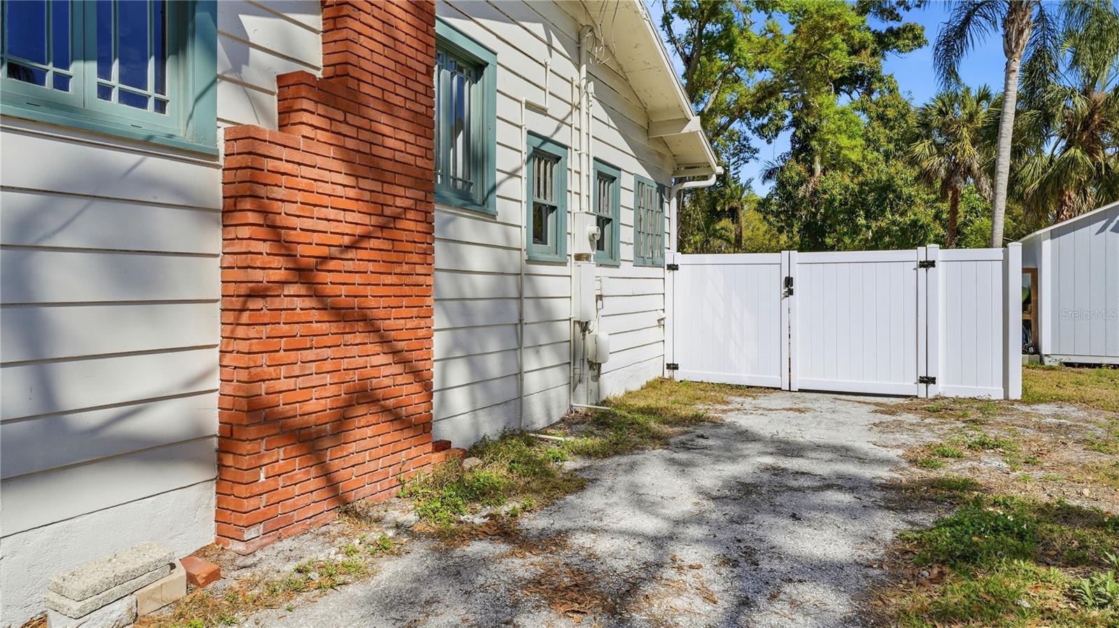 Image 27 of 48 For 2722 2nd Avenue W