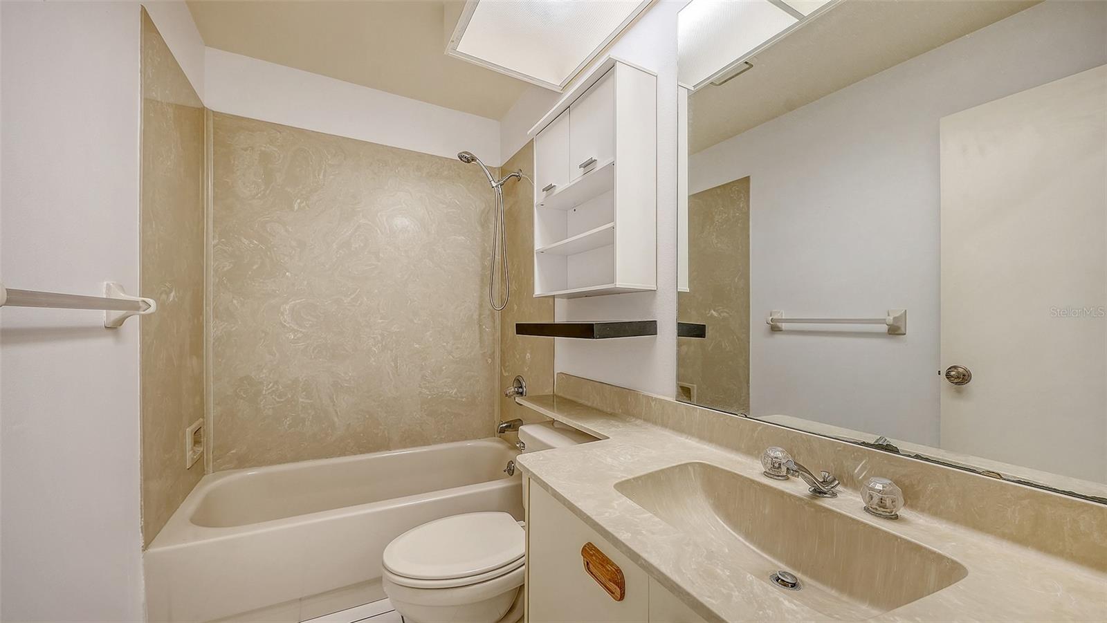 Image 20 of 42 For 4557 Kingsmere  23