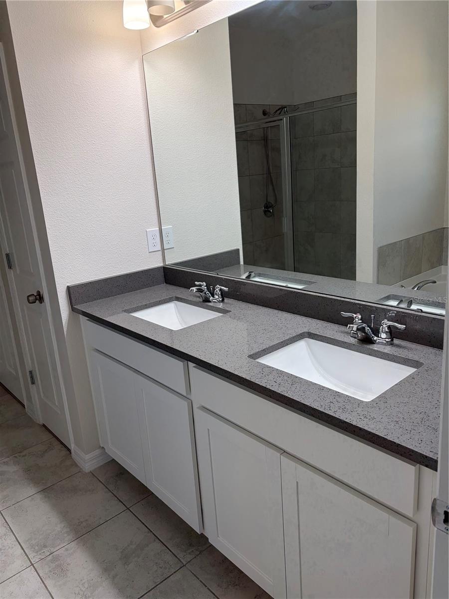 Image 16 of 21 For 2910 Meleto Boulevard