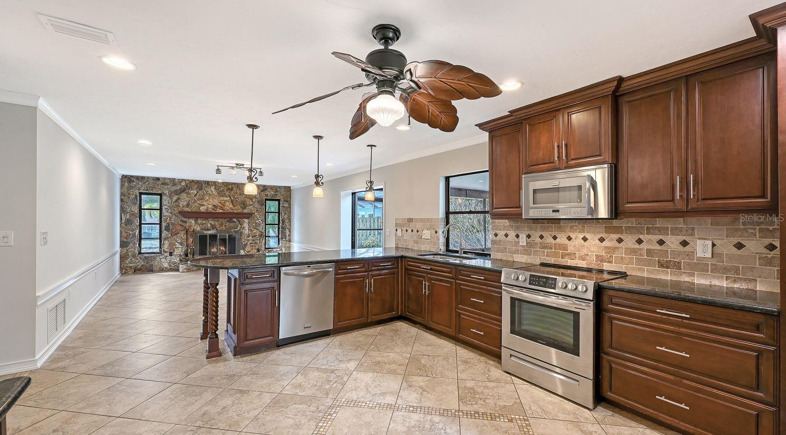 Image 17 of 52 For 4114 Macaulay Lane