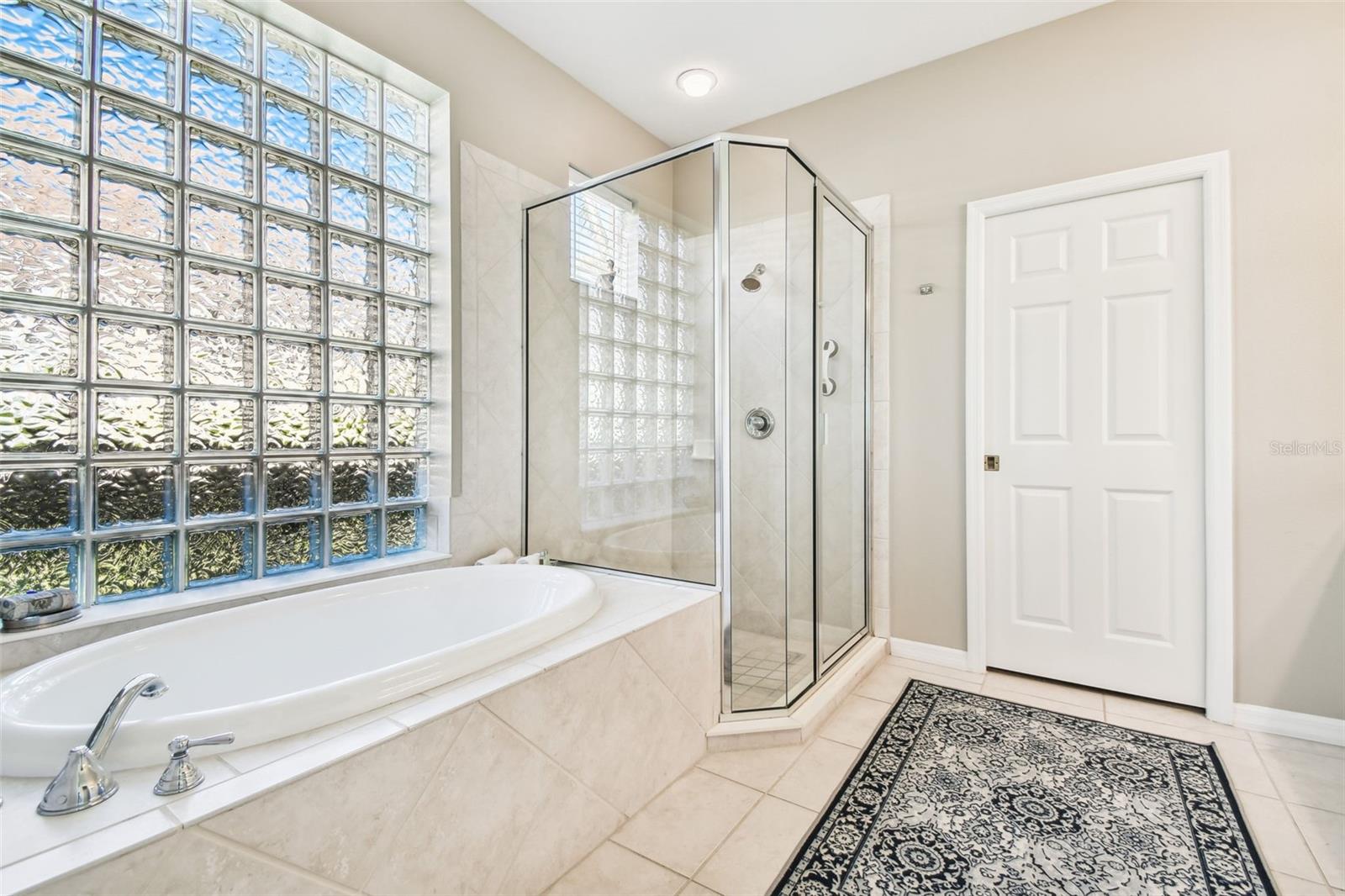 Image 24 of 37 For 7328 Lake Forest Glen