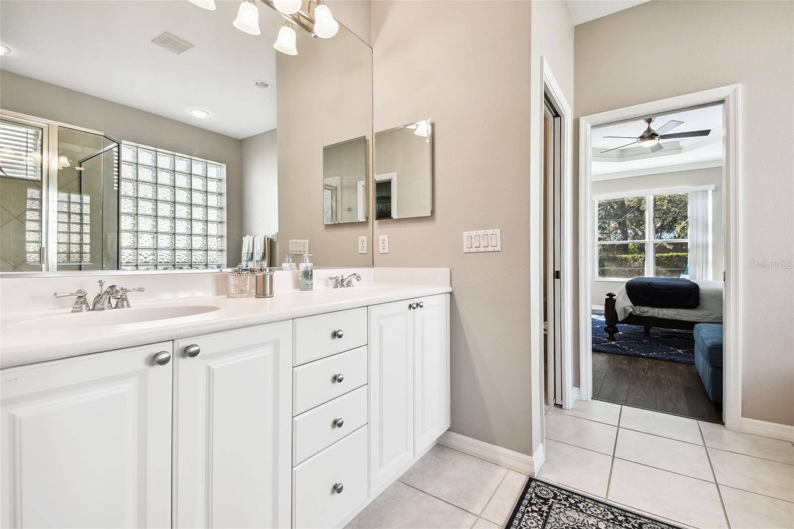 Image 25 of 37 For 7328 Lake Forest Glen