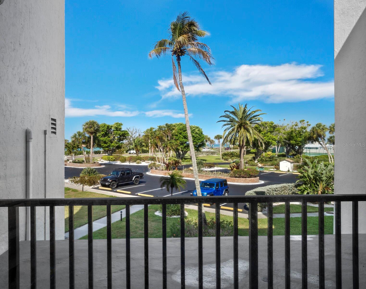 Image 33 of 51 For 3540 Gulf Of Mexico Drive 102