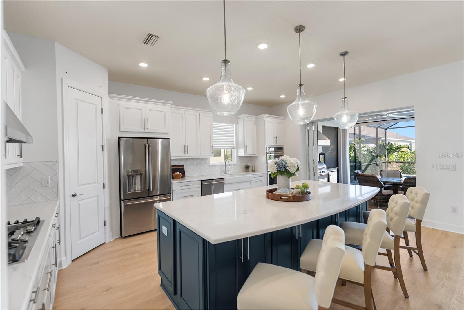 Image 10 of 47 For 15278 Contenta Loop