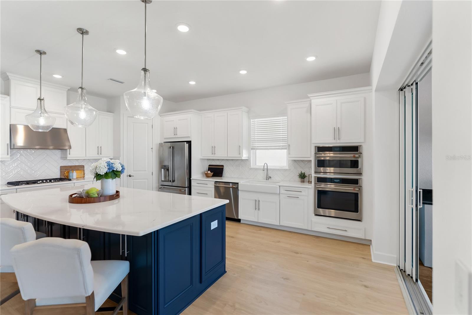 Image 12 of 47 For 15278 Contenta Loop