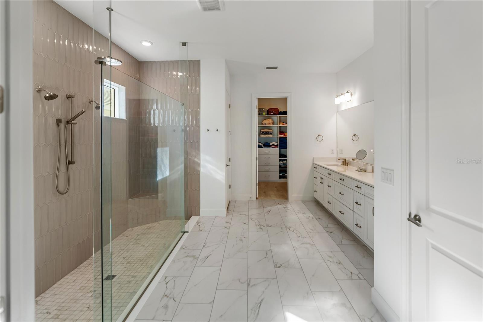 Image 17 of 47 For 15278 Contenta Loop