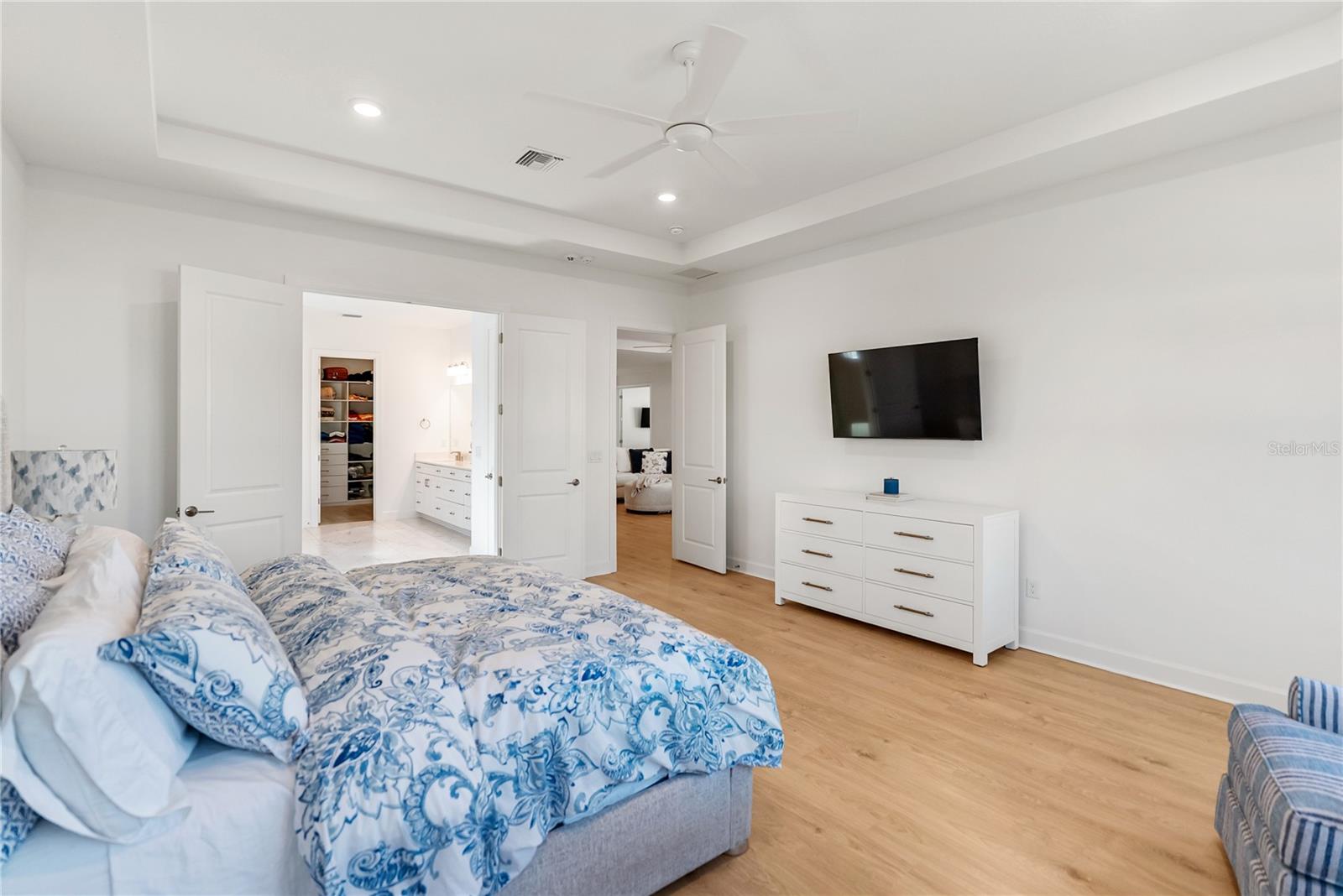 Image 20 of 47 For 15278 Contenta Loop