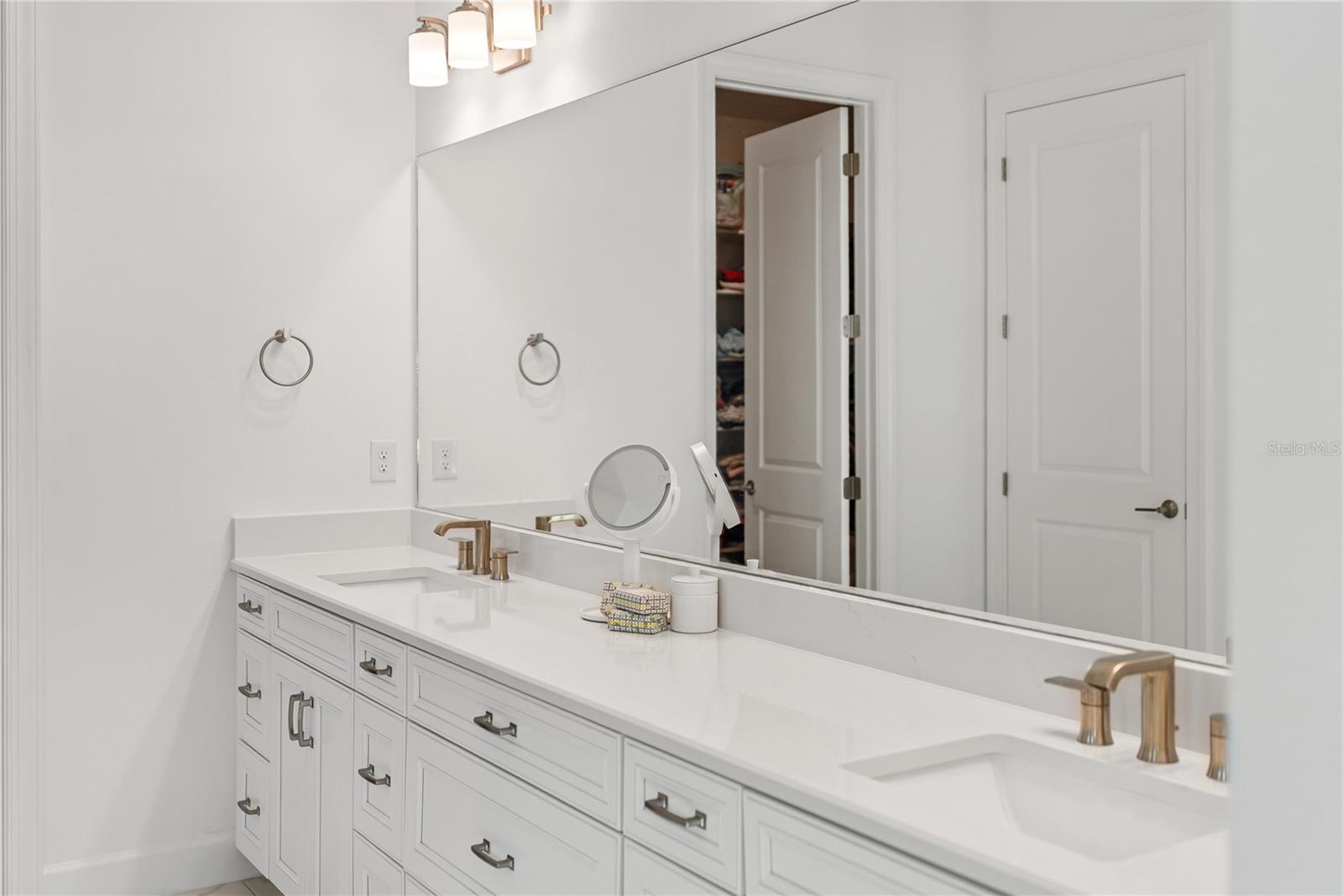 Image 22 of 47 For 15278 Contenta Loop