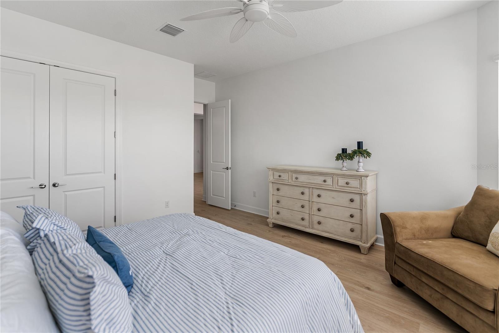 Image 23 of 47 For 15278 Contenta Loop