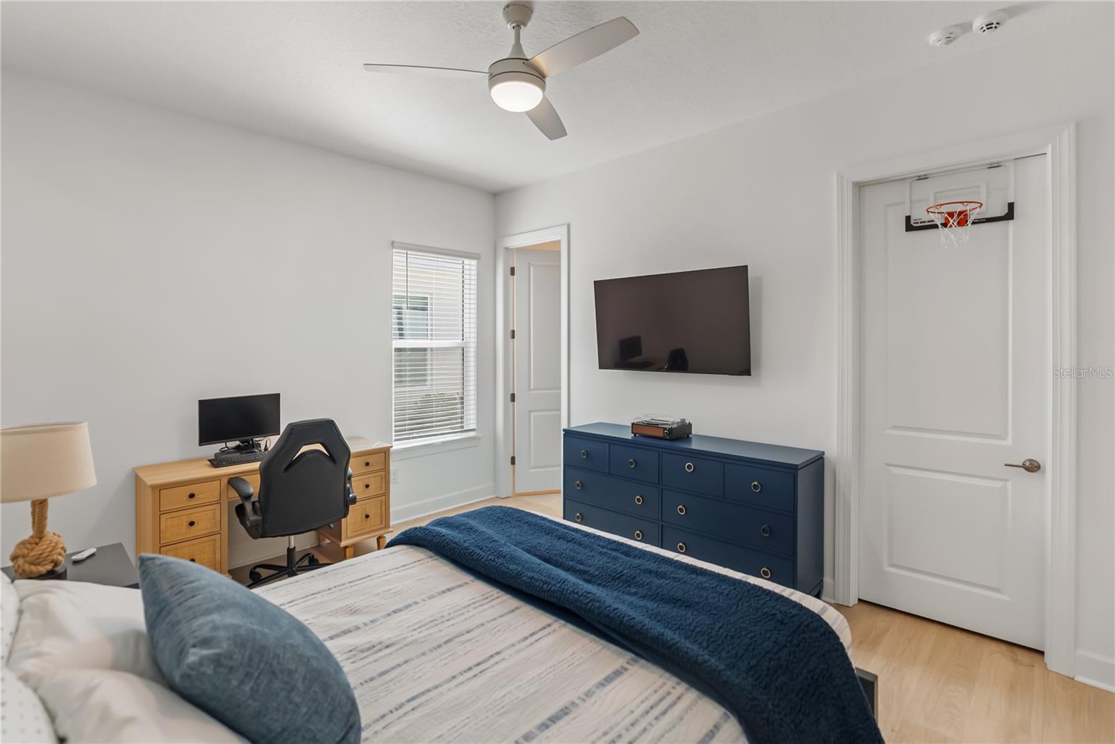 Image 26 of 47 For 15278 Contenta Loop