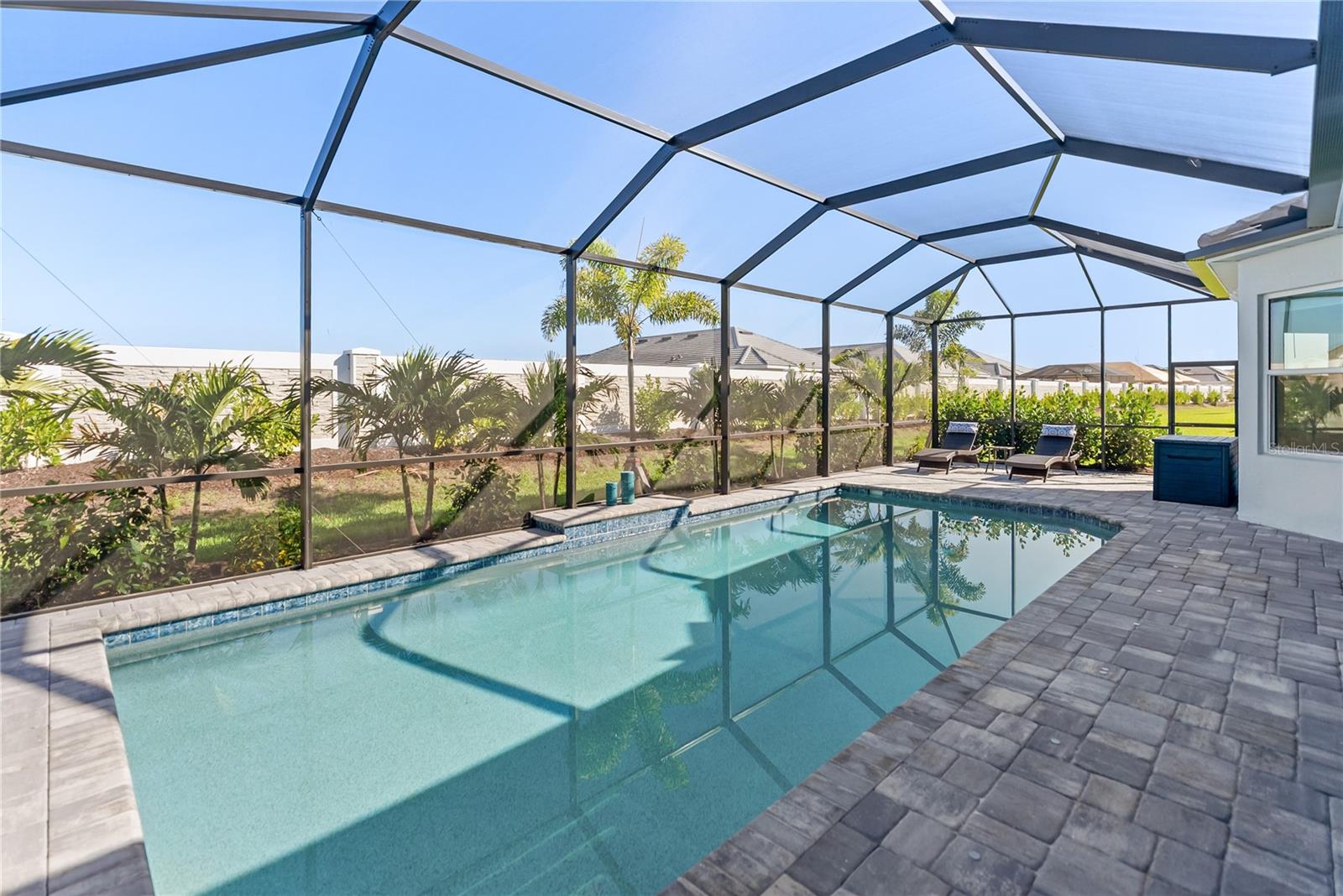 Image 32 of 47 For 15278 Contenta Loop