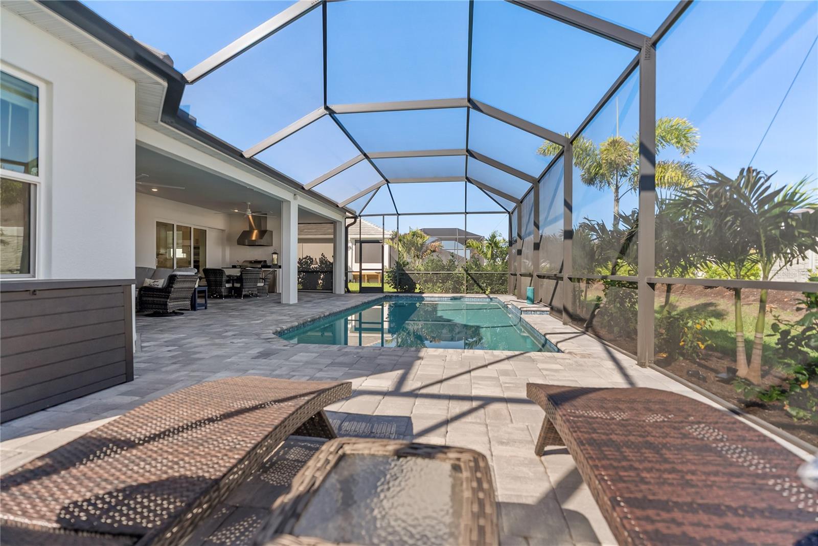 Image 33 of 47 For 15278 Contenta Loop