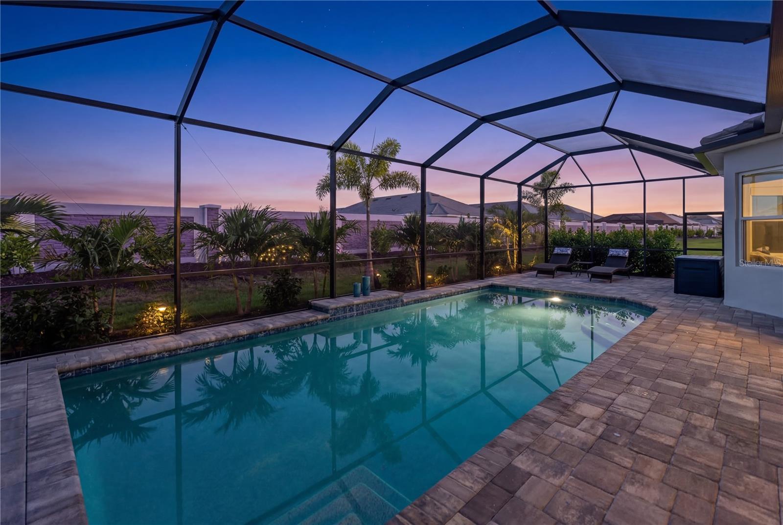 Image 34 of 47 For 15278 Contenta Loop