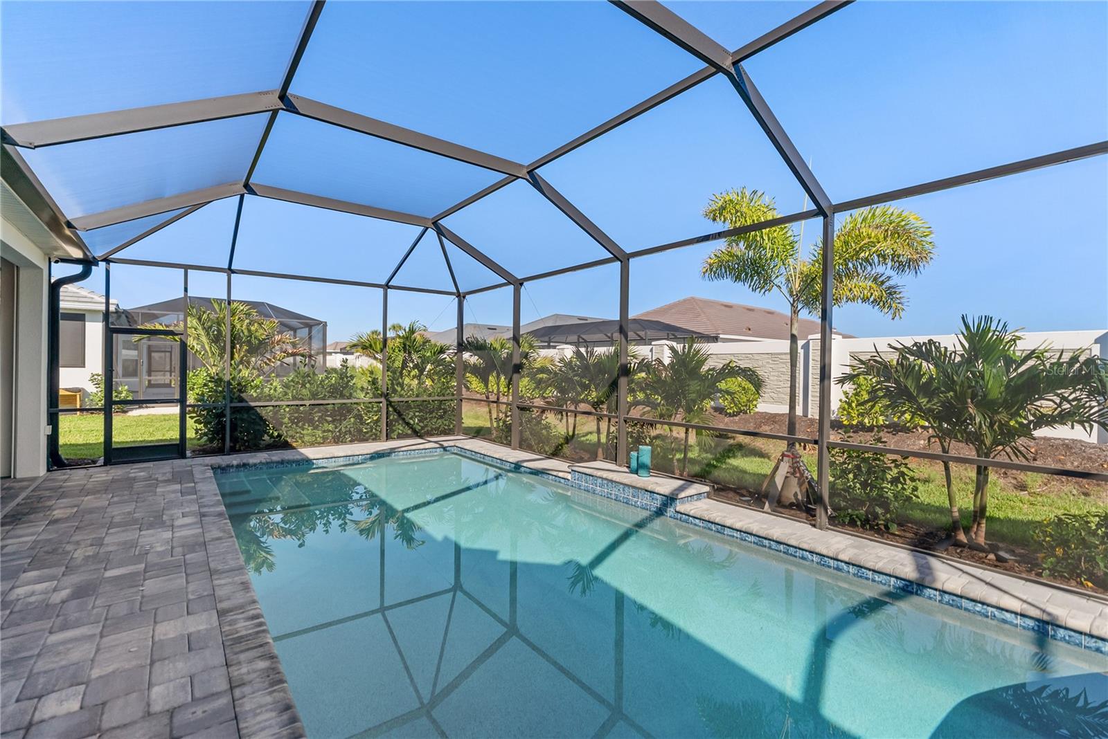 Image 37 of 47 For 15278 Contenta Loop