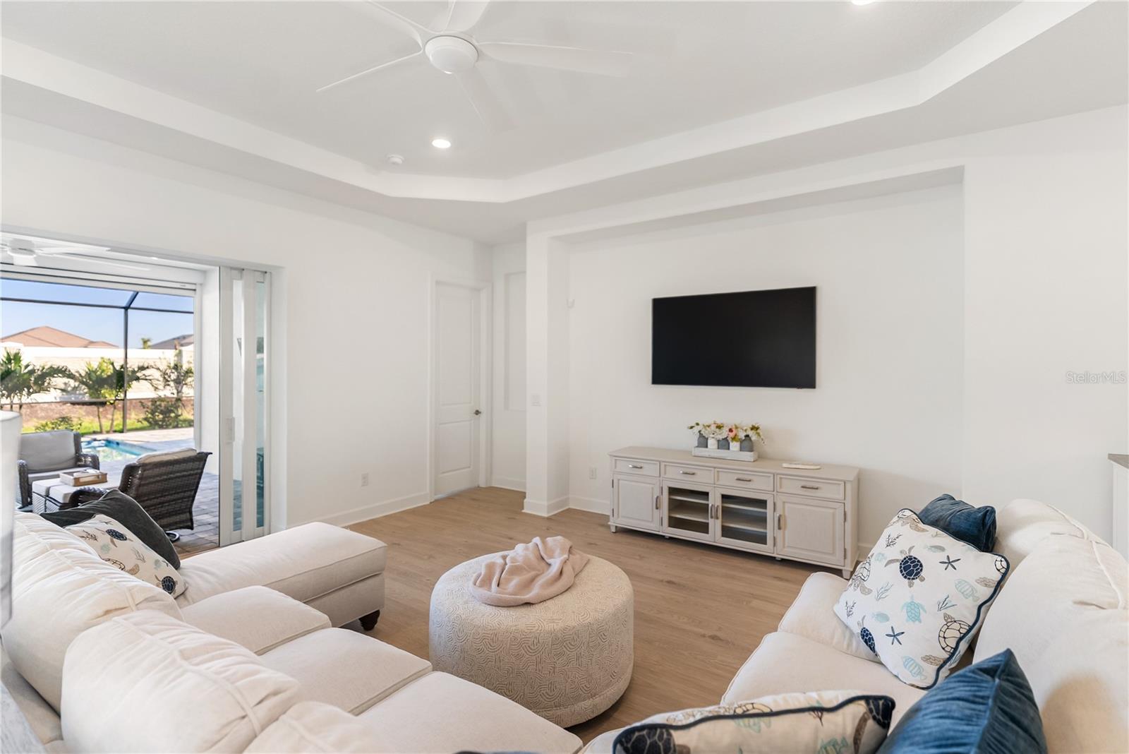 Image 9 of 47 For 15278 Contenta Loop