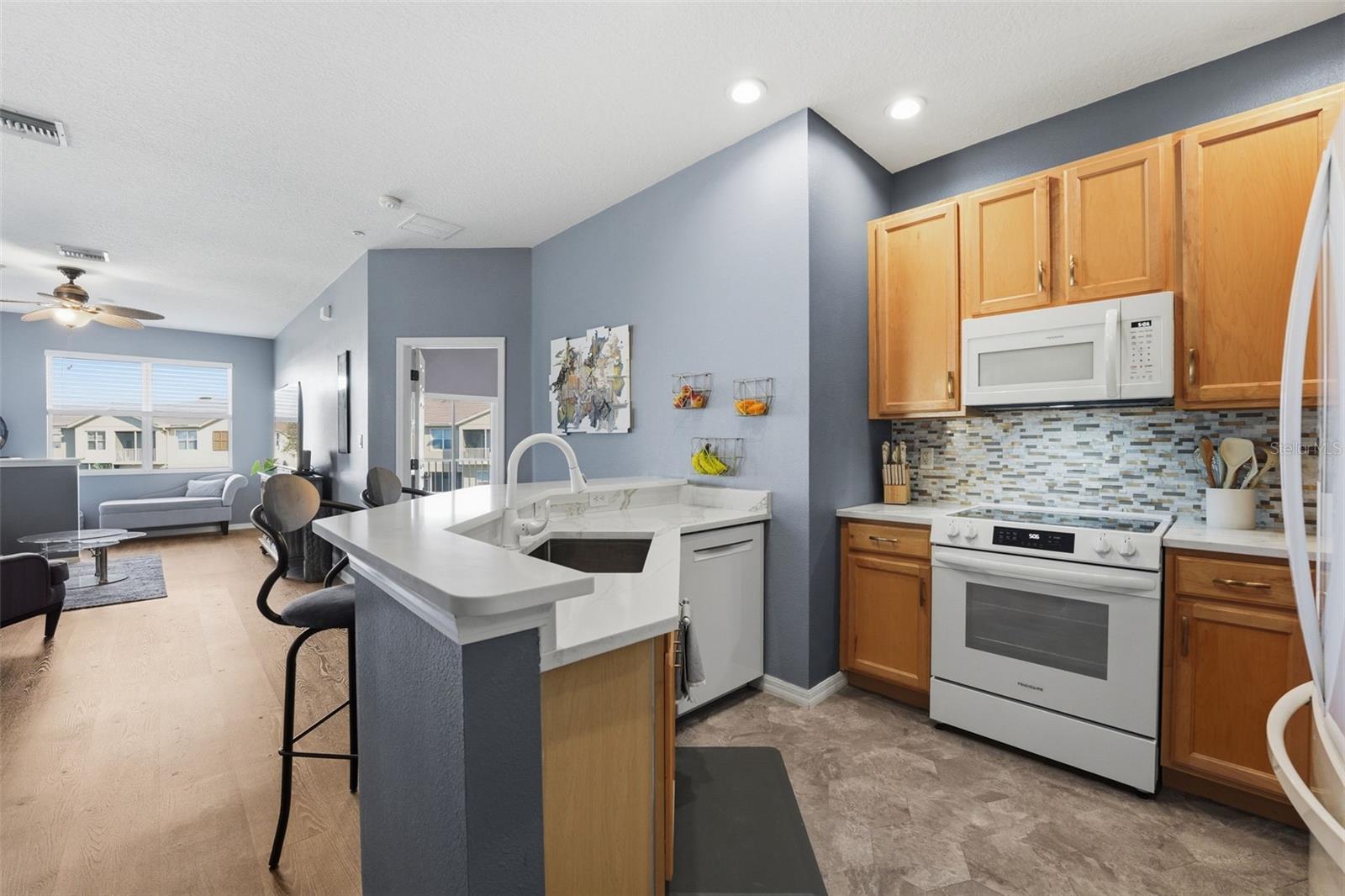 Image 14 of 41 For 3758 Parkridge Circle 24-201