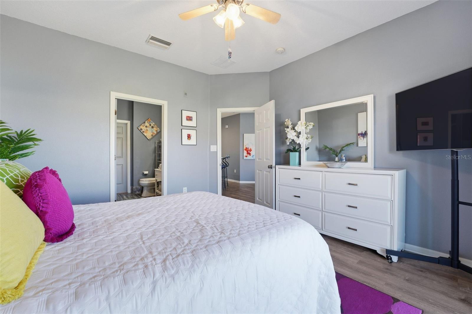 Image 17 of 41 For 3758 Parkridge Circle 24-201