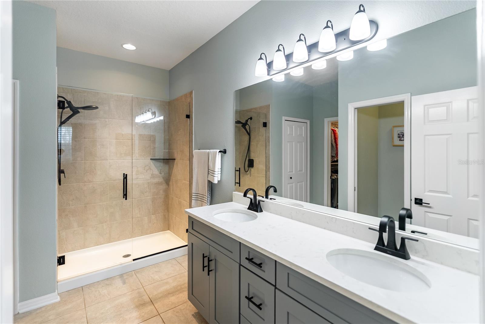 Image 17 of 33 For 728 Rosemary Circle