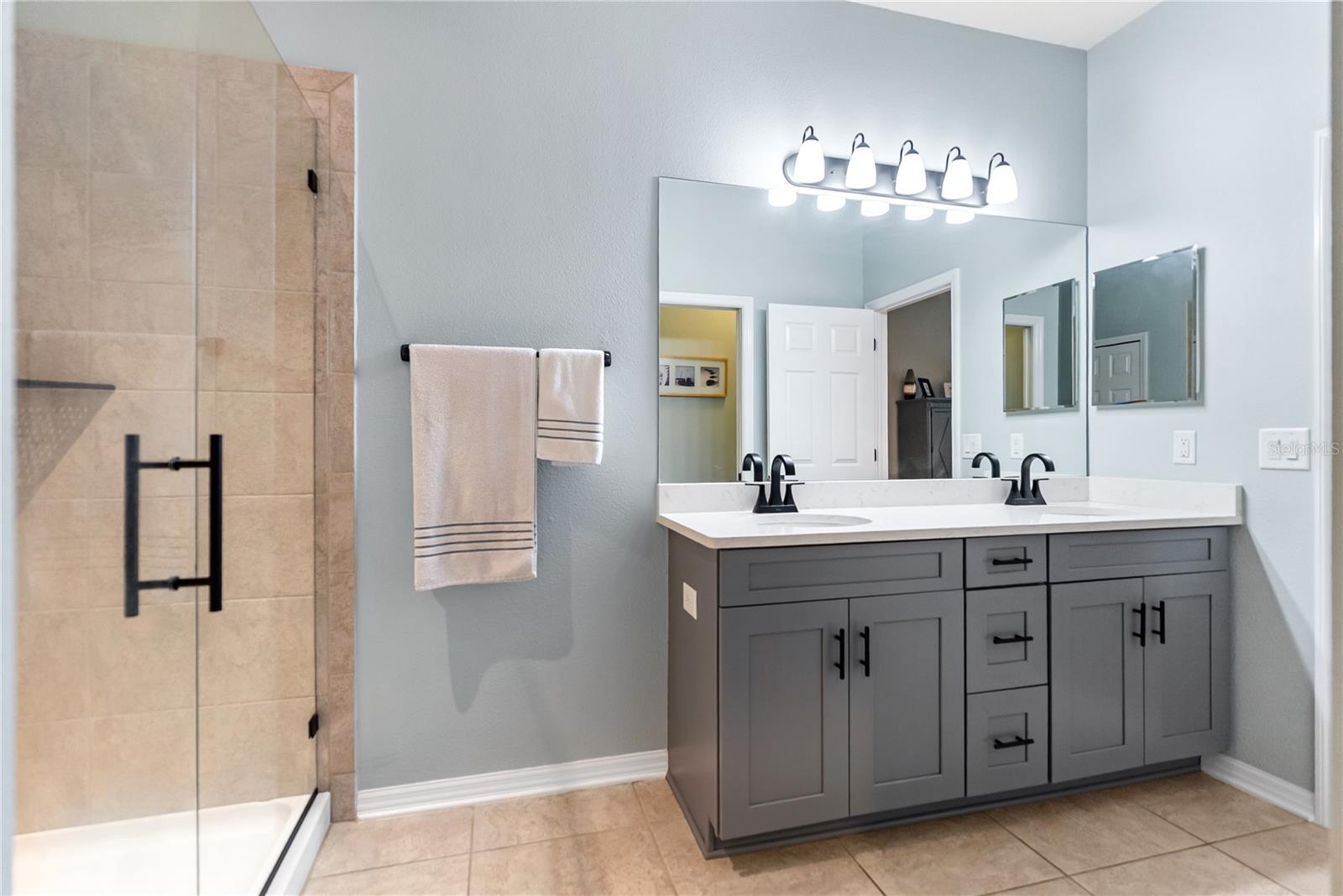 Image 18 of 33 For 728 Rosemary Circle