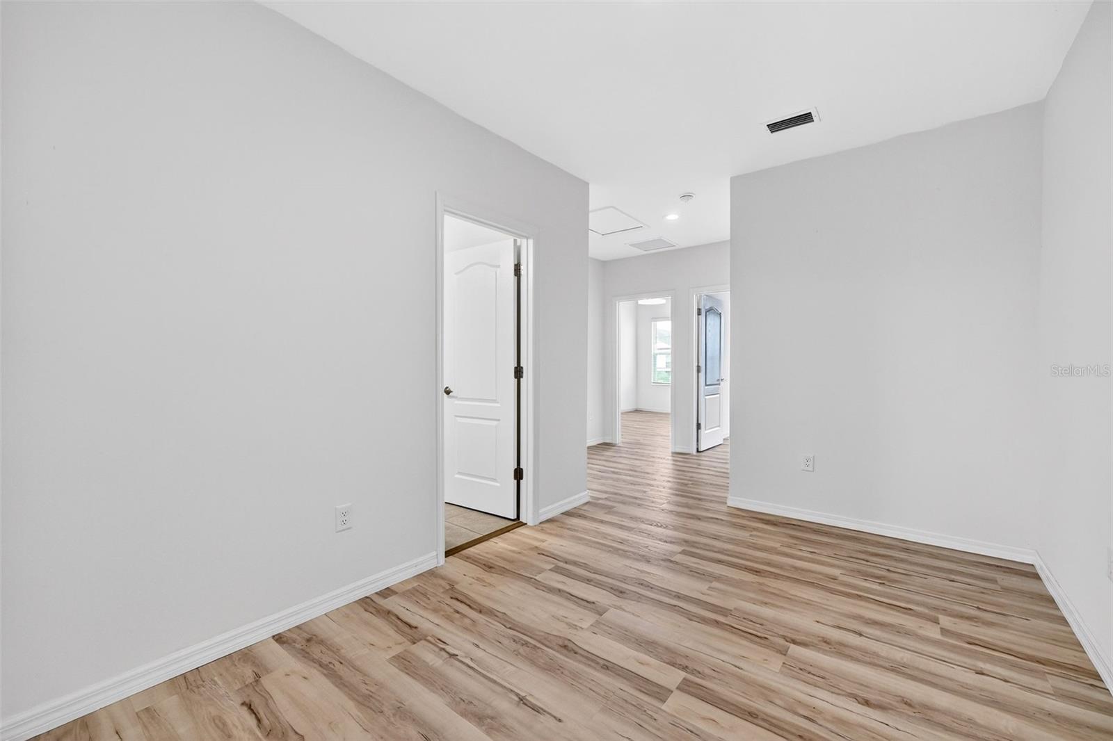 Image 8 of 41 For 8667 Canyon Creek Trail