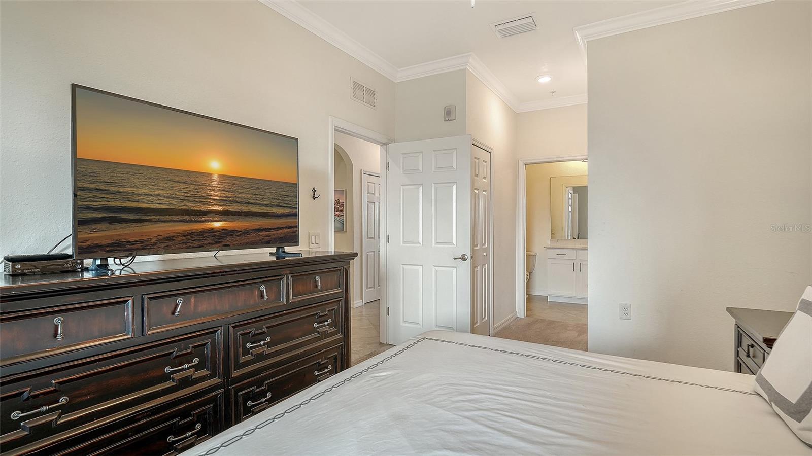 Image 22 of 67 For 1010 Tidewater Shores Loop 406