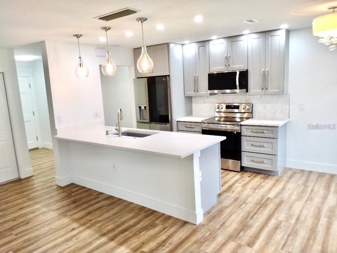 Image 2 of 7 For 4230 Shady Oaks Court