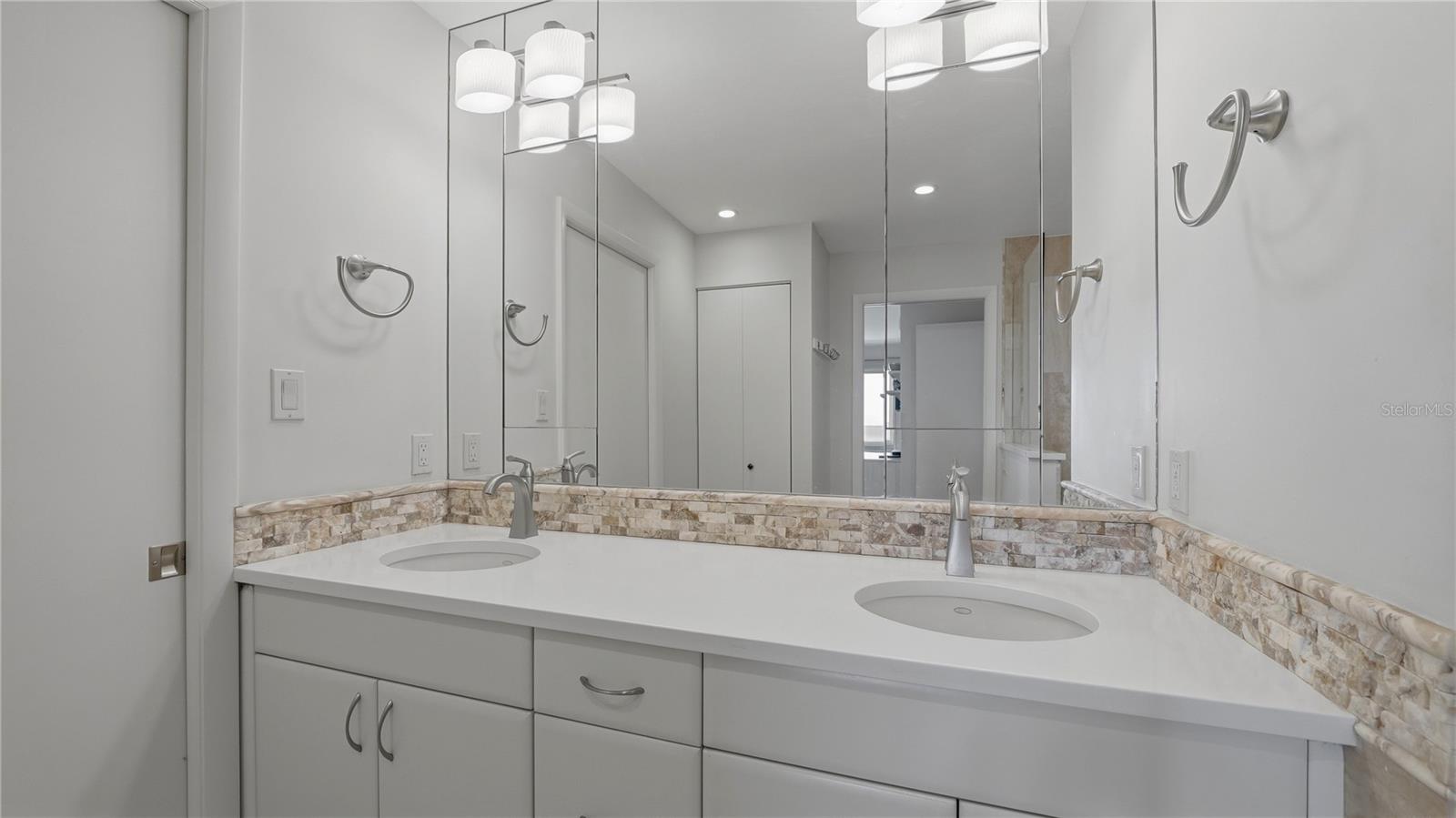 Image 28 of 61 For 4500 Gulf Of Mexico Drive 3