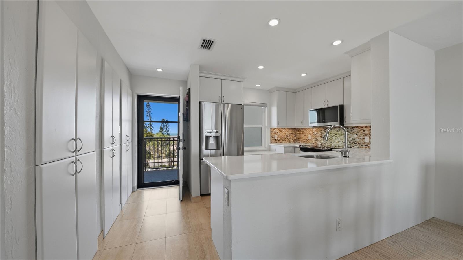 Image 3 of 61 For 4500 Gulf Of Mexico Drive 3