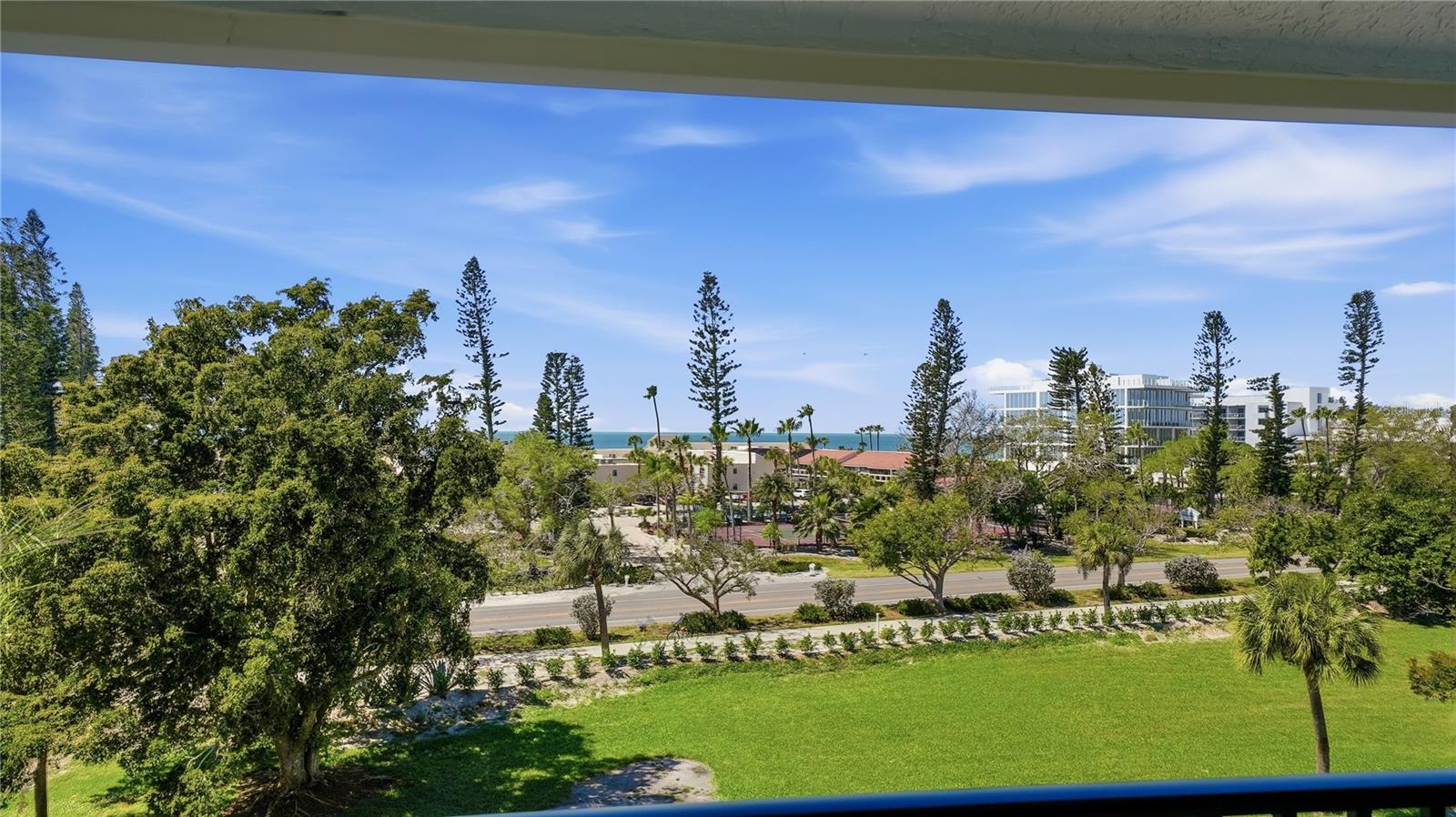 Image 33 of 61 For 4500 Gulf Of Mexico Drive 3