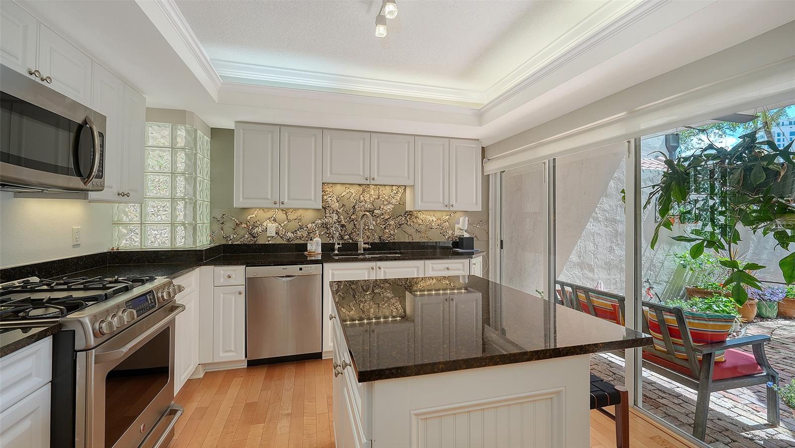 Image 16 of 52 For 200 Cocoanut Avenue 4