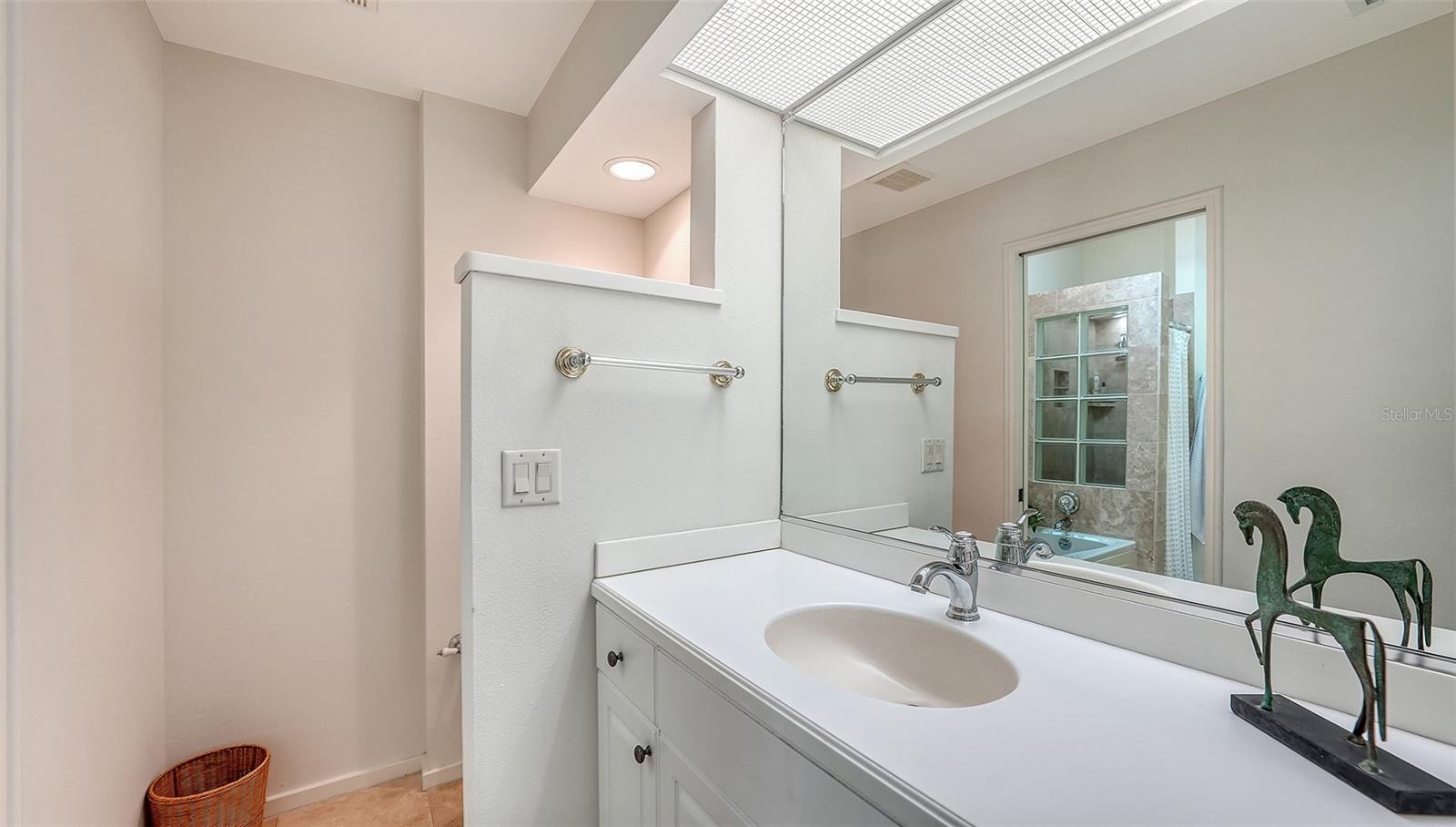 Image 26 of 52 For 200 Cocoanut Avenue 4