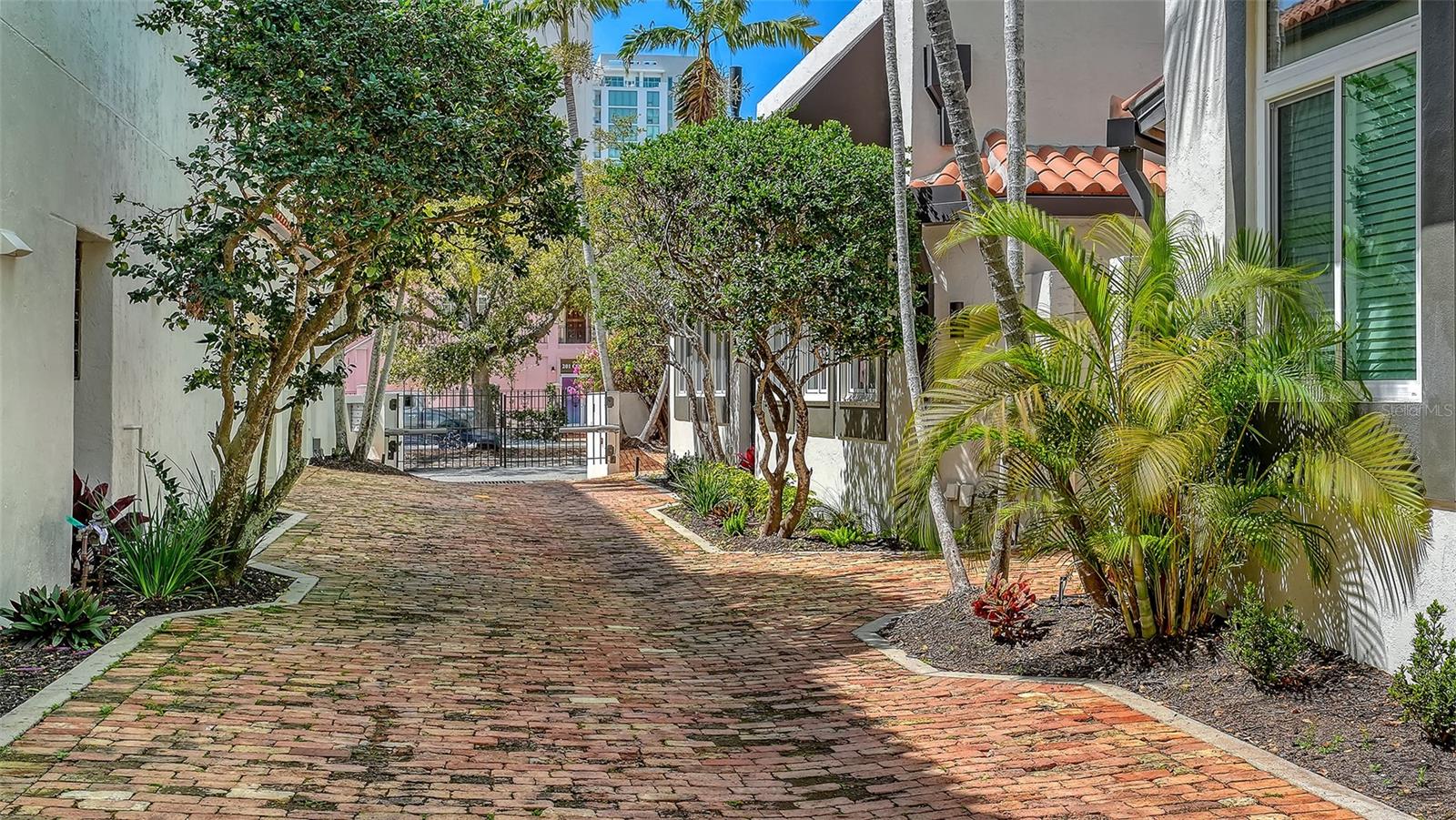 Image 32 of 52 For 200 Cocoanut Avenue 4