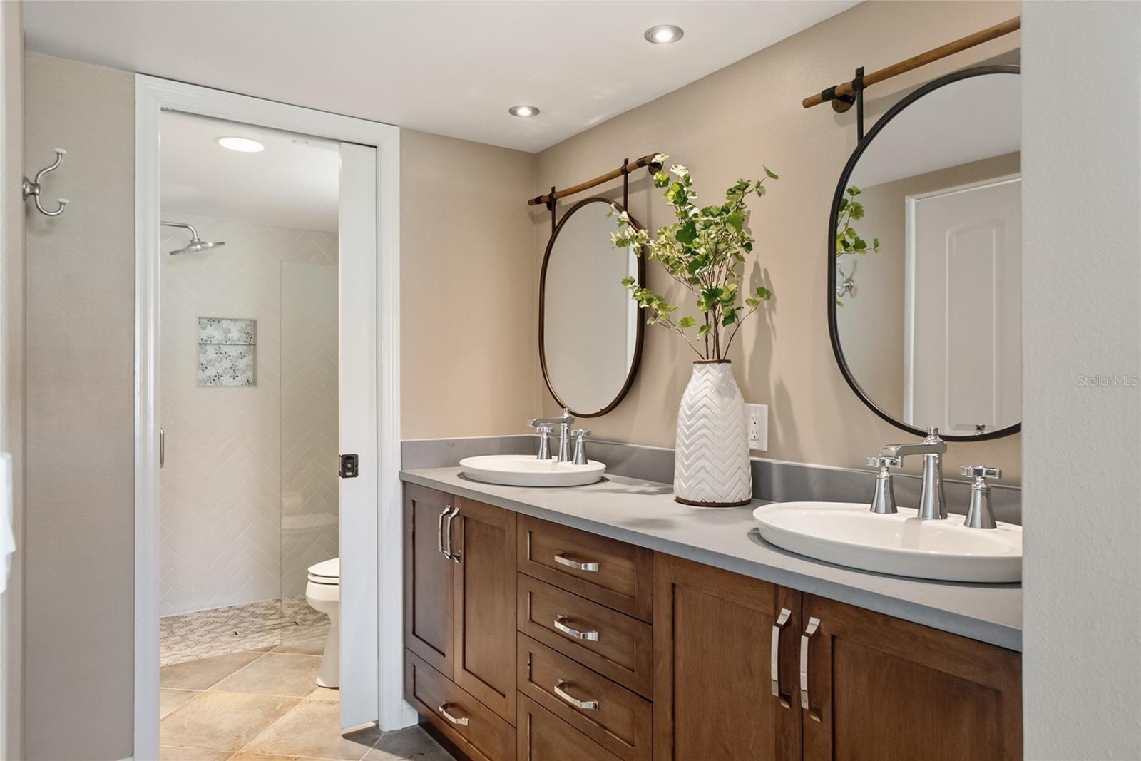 Image 21 of 40 For 4242 Madeira Court 3315