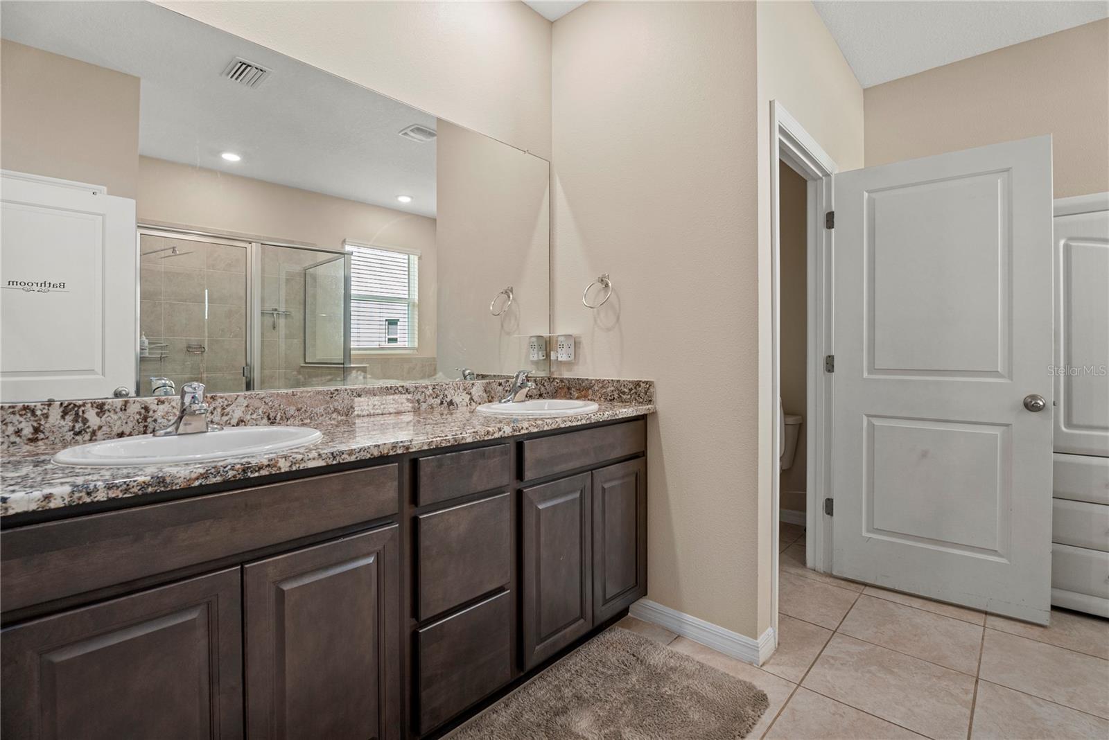 Image 26 of 41 For 16478 Woodside Glen