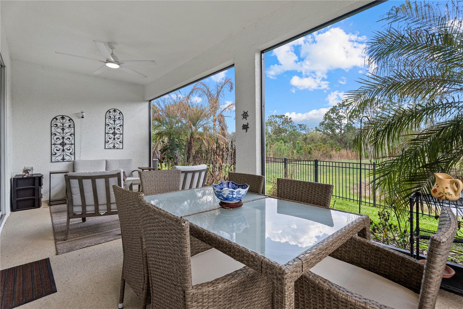 Image 33 of 41 For 16478 Woodside Glen