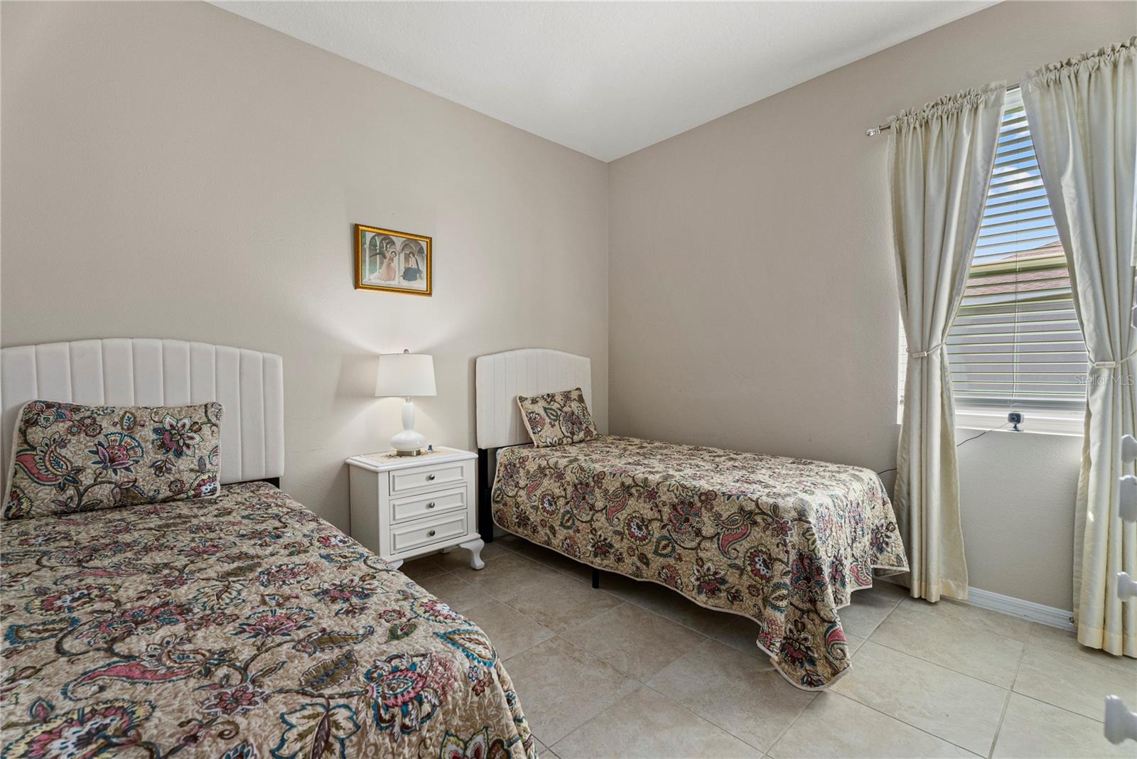 Image 5 of 41 For 16478 Woodside Glen