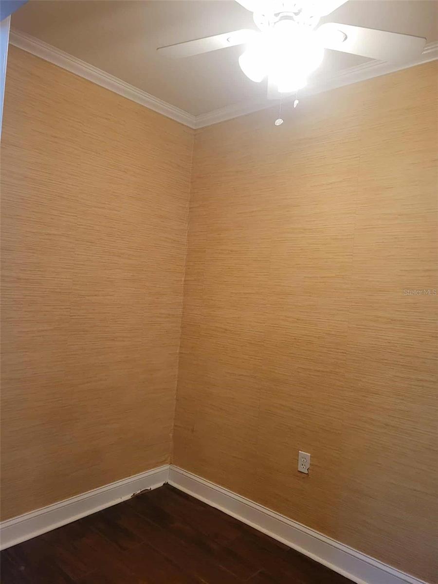 Image 4 of 7 For 1759 Fruitville Road Garage