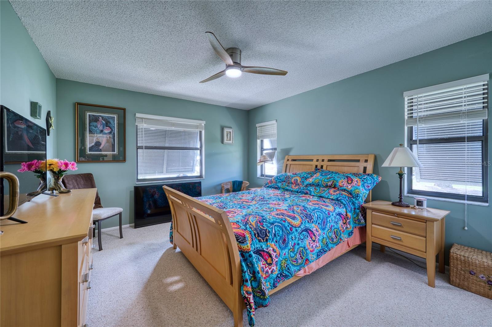 Image 12 of 37 For 76 Sandstone Circle