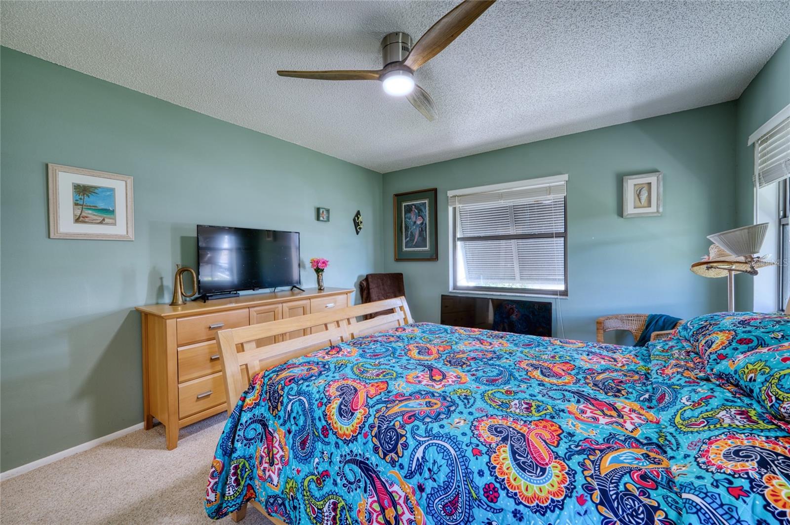 Image 13 of 37 For 76 Sandstone Circle